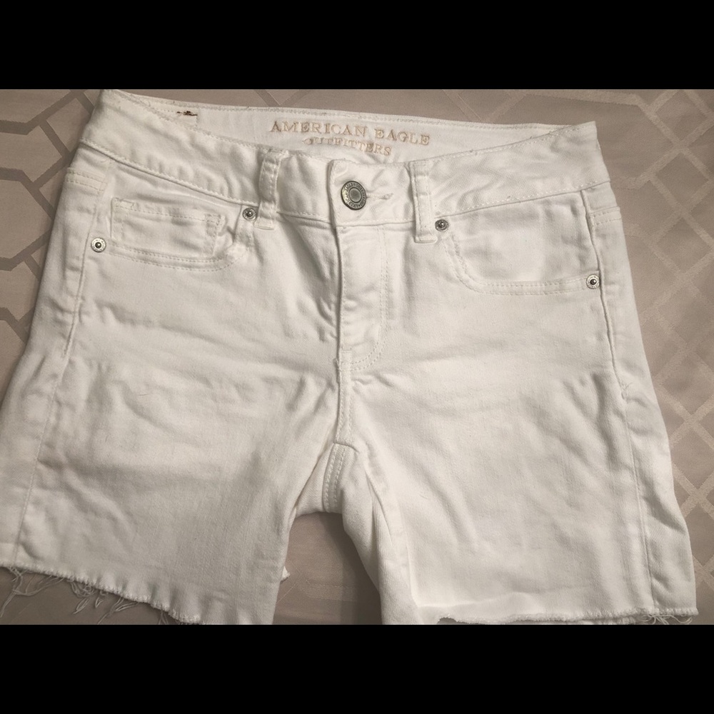 AEO white denim shorts, excellent condition Sz 4